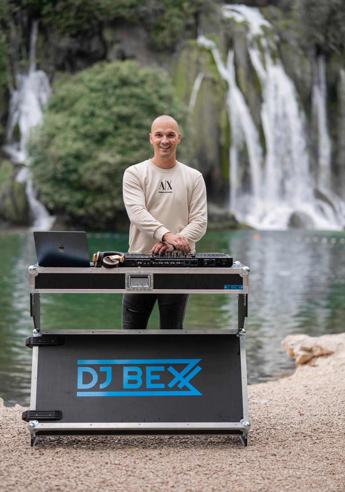 DJ